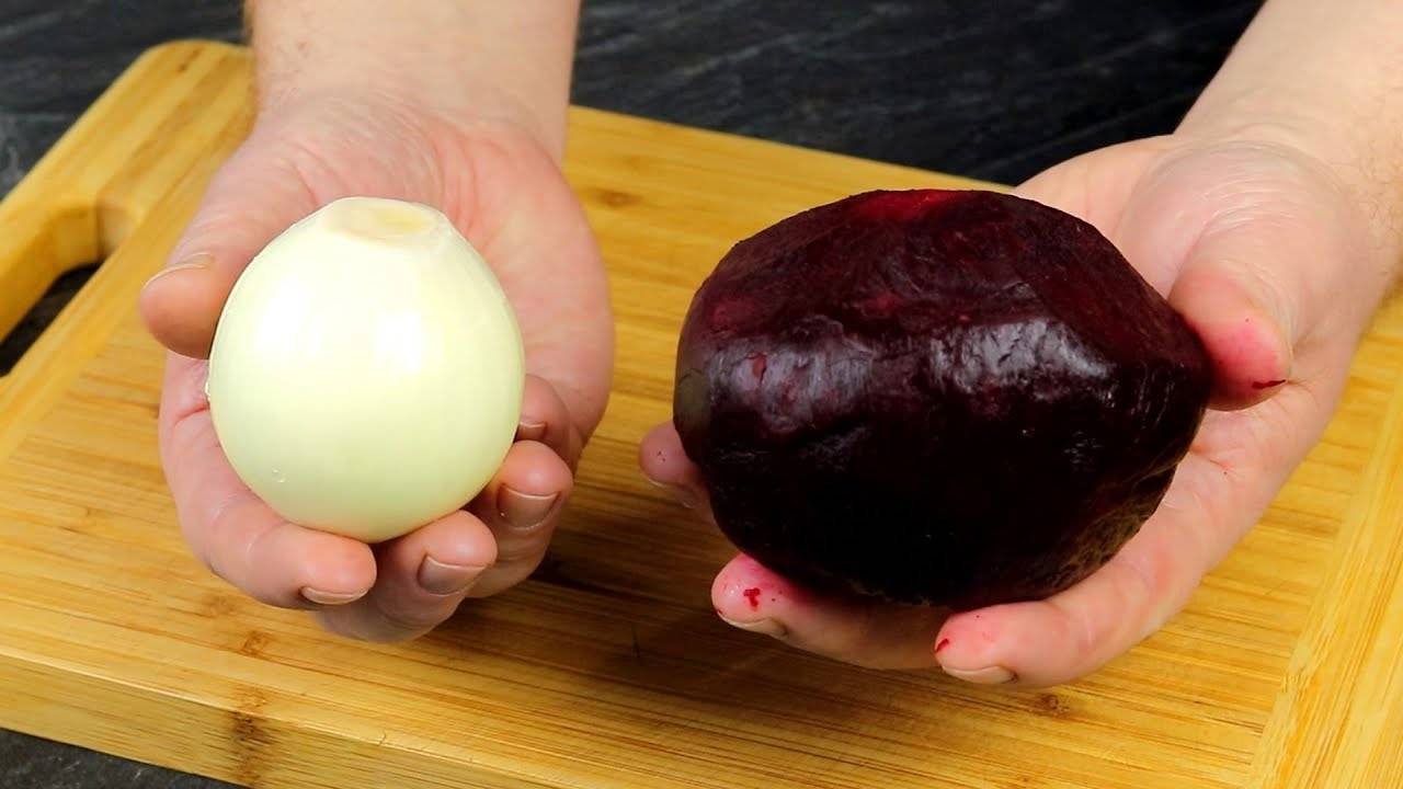 Просто натрите 1 свеклу и нарежьте 1 луковицу! Так вкусно, что я готовлю часто круглый год!