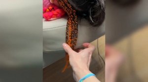 Какую прическу сделать, если у клиента торчат уши?