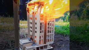 горит дом из картона 10 этажка