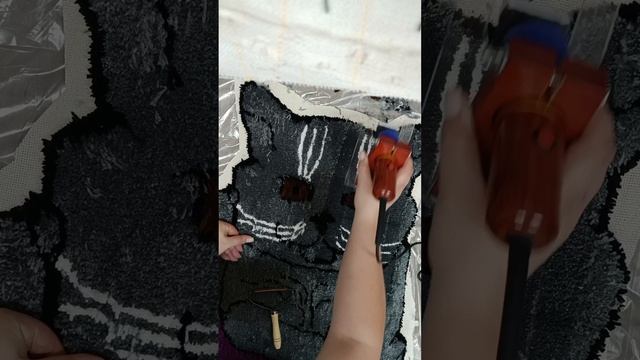Залипашка или процесс стрижки тафтингового ковра 😍🧶


#тафтинг
#ручнаяработа
#залипашка