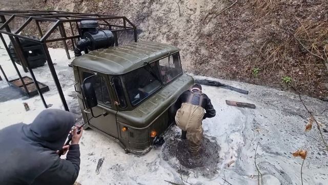 ТАНКОВЫЙ РОВ остановил ГАЗ-66 #OFFROAD пошел не по плану смотреть онлайн