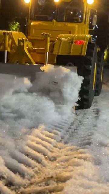 Кировец К700 А уборка снега смотреть онлайн