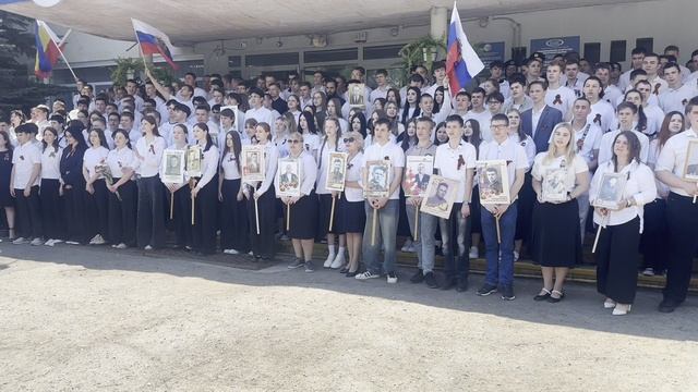 Студенты "Волгодонского техникума металлообработки и машиностроения" исполняют песню "День Победы" смотреть онлайн