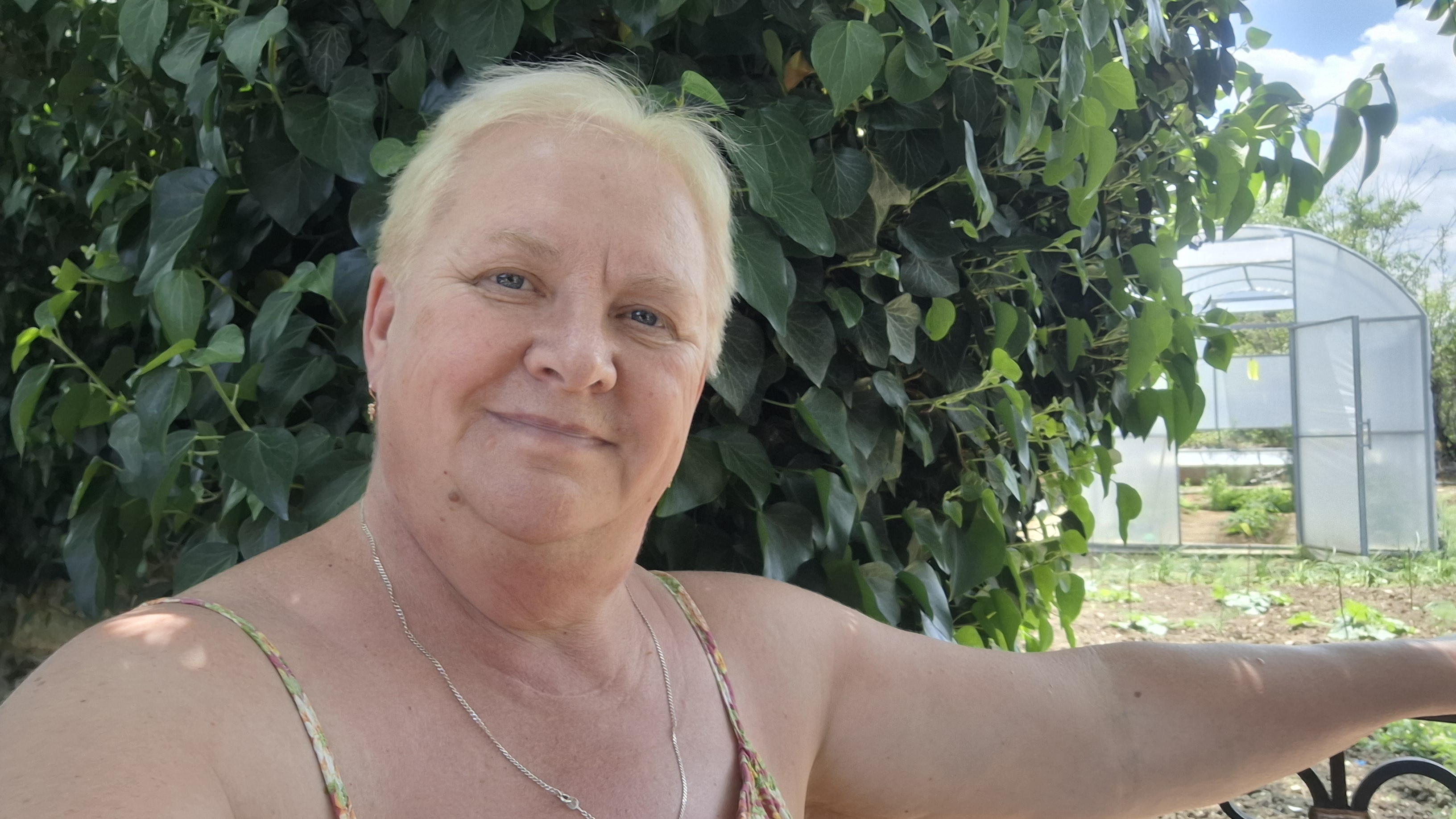 258. Привет из Крыма. Первая окрошка. Убрала укроп. Музыка от Михалыча. 05.06.25.