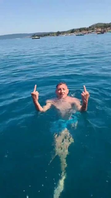 Осторожно, ненормальная лексика. Но есть ещё нормальн? смотреть онлайн