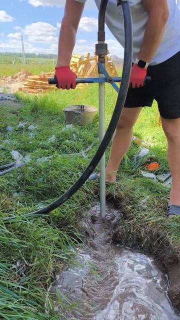 Каждый человек сам может пробурить скважину. Но это не смотреть онлайн