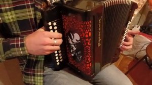 МОЙ ЛЮБИМЫЙ ТЕМБР ГАРМОНИ Моя гармонь Тульская фа диез мажор. Играет Паша, приехал в гости.