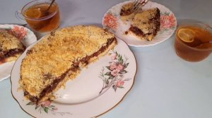 Быстрый пирог из песочного насыпного теста с брусникой.