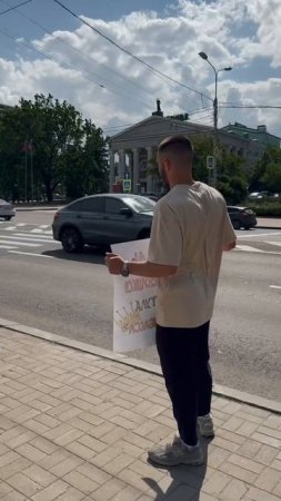 😮😱 В центре Донецка молодёжь решила узнать у водителей, чьи жены или девушки достойны титула «Крас