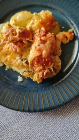 Филе индейки с цветной капустой и кабачками под сыром на обед запекла