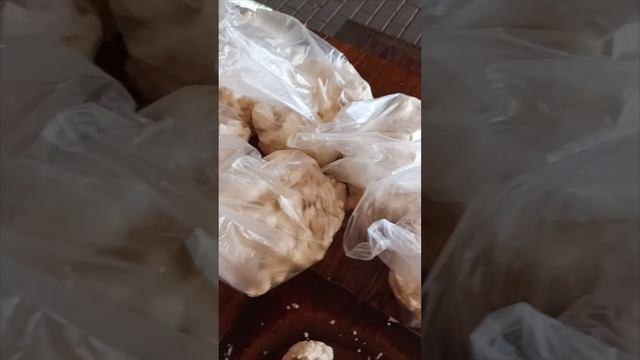 Замораживаем цветную капусту, солим огурчики с чесноч
