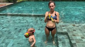 Игрушки для плавания с малышом в бассейне: варианты дл