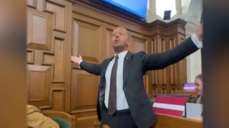 "Нас больше!" - латвийский депутат на заседании Сейма заговорил по-русски