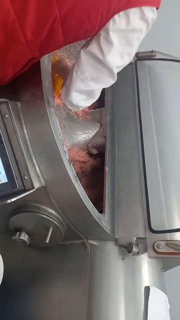 Измельчение и перемешивание на куттере для мяса. Мясн? смотреть онлайн