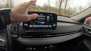 MITSUBISHI OUTLANDER 4 2022 SEL против SE