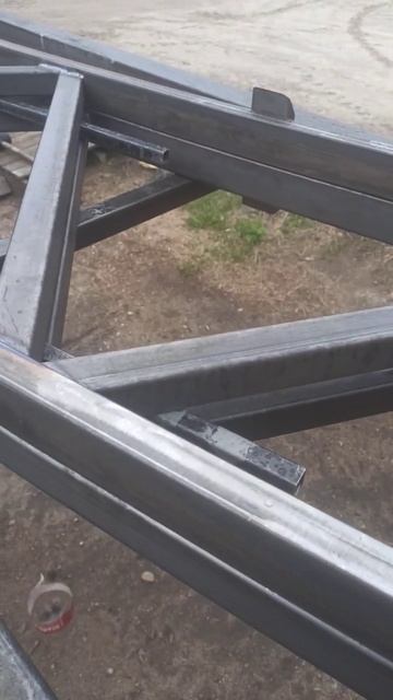 Изготовление и сварка ферм для навеса в кондукторе смотреть онлайн