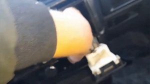 Перестал дуть тёплый воздух с печки на ноги.В чём може?