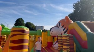 ЭМИЛЛИЯ НА БАТУТАХ✨ГОРОД БАТУТОВ