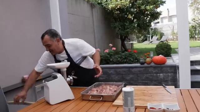 Сразу два рецепта супер сочного шашлыка и кебаба. Рецепт от Жоржа смотреть онлайн