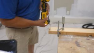 Сравнение реноваторов DeWALT 12v vs Milwaukee M12