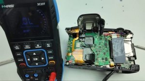 Вставили пустышку вместо батареи и подали 12v. Canon r5c. Ча?