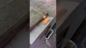 Работа аппарата лазерной очистки по нержавейке