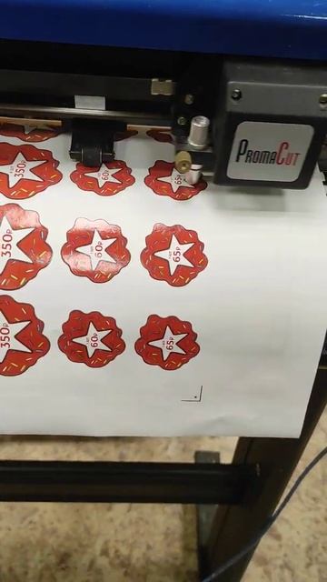 Контурная резка наклеек на режущем плоттере, цифровая смотреть онлайн
