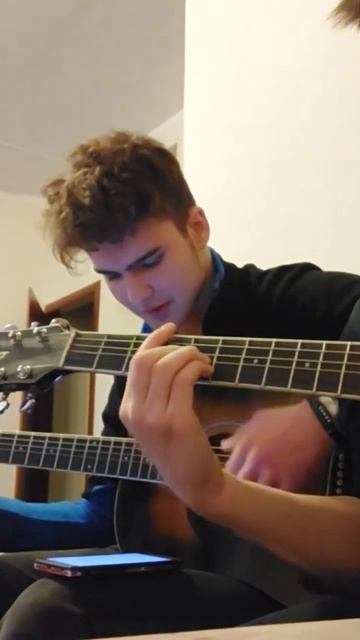 приём, есть информация, что сбежали два гитаристов из ? смотреть онлайн