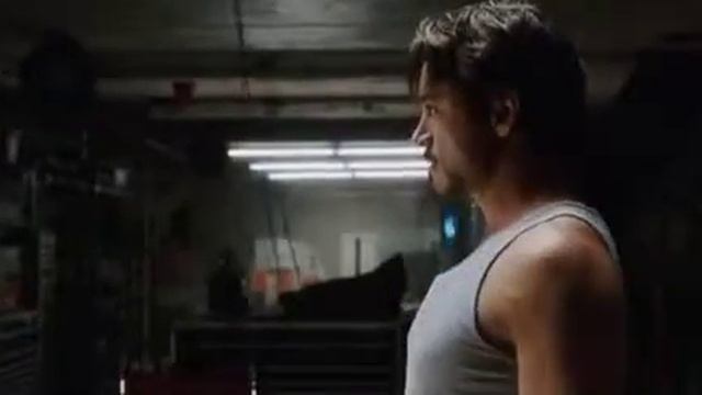 Железный Человек (2008) Тони Старк надевает новую броню, смотреть онлайн