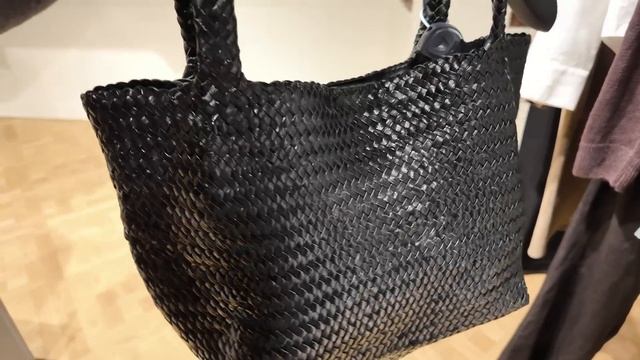 ОБЗОР ФЛАГМАНА MASSIMO DUTTI В БАРСЕЛОНЕ, КОЛЛЕКЦИЯ ВЕСНА 2025
