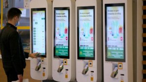 Роспотребнадзор проведет массовые проверки в ресторанах и торговых сетях