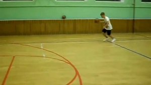 Бросок мяча в движении после двух шагов