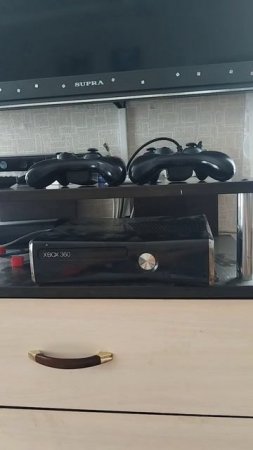 Мой Xbox 360 С Двумя Геймпадами Купили Мне Его С Рук У Меня 12 Дисков С Играми На Него