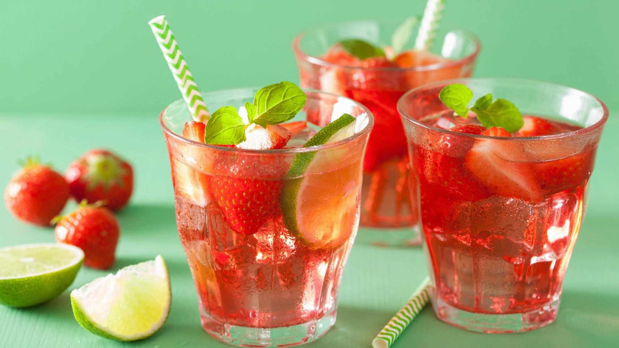 🥤 Освежающий клубничный лимонад