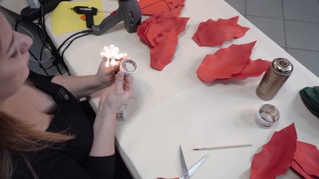 Новогодняя 3D-картина с пуансетией своими рукамиМастер-класс от школы @ValentinFlowers смотреть онлайн