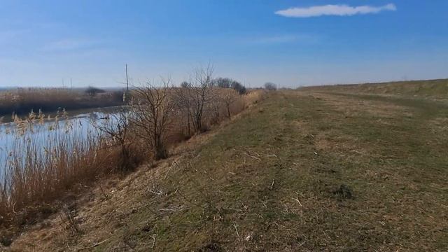 Не хочется в таком хорошем месте говорить о той стране смотреть онлайн