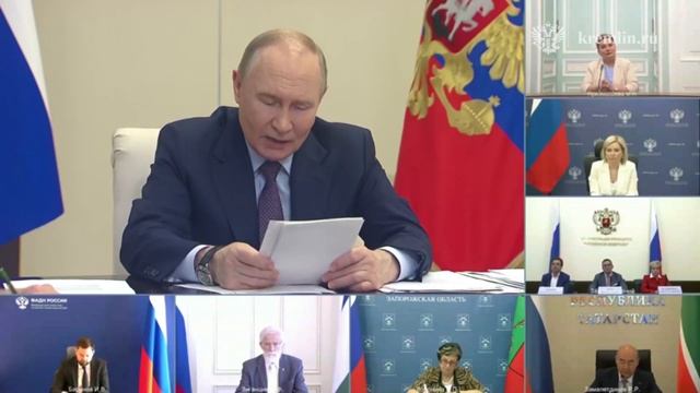 Путин предложил учредить День языков народов России в день рождения Гамзатова