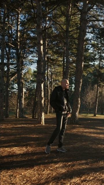 Надо научиться быть счастливым здесь и сейчас, а не жи? смотреть онлайн