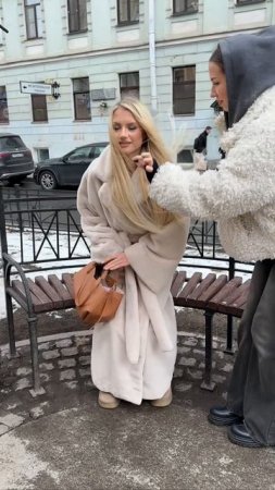 ШОК! 150 кг женщина садится на тюменские наушники 😱 Интересно, выдержат?