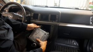 как снимается штатная магнитола опель вектра,астра