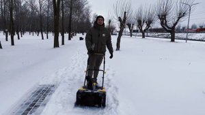 Краткий обзор и тест аккумуляторного снегоуборщика В?