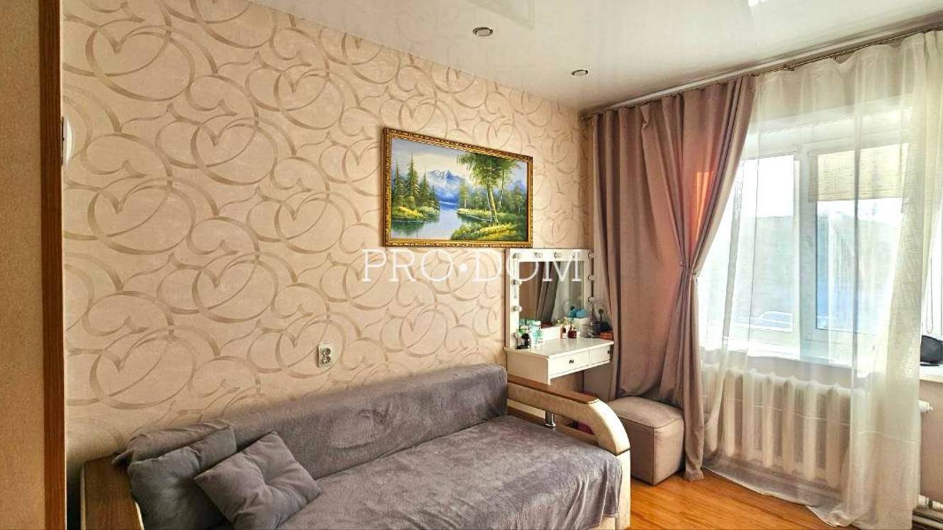 Продается двухуровневая трехкомнатная уютная квартира . Район Хомутова. смотреть онлайн