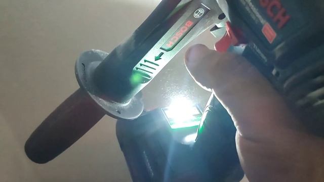 Шрубавёрт BOSCH GSR 18V-150 C, хутка і лёгка свідруе адтуліны д смотреть онлайн