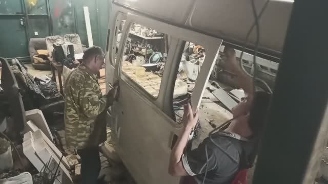 Как снять сдвижную боковую дверь на Газеле, Соболе. Разбор Соболя.