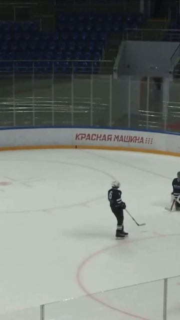 Нелепая ошибка вратаря! Игрок сборной России забил от смотреть онлайн