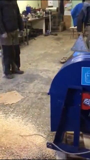 видео работы измельчителя горбыля ВХ400 смотреть онлайн