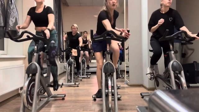 Новый танец на байках. Кто так делает с нами, тот быстр? смотреть онлайн