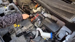 VOLKSWAGEN ID.4. Замена АКБ 12 Вольт. Может даже ребёнок)