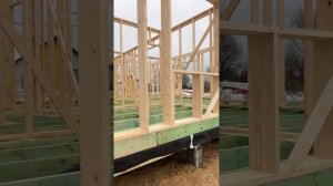 Монтаж ветрозащитной мембраны в каркасном доме.