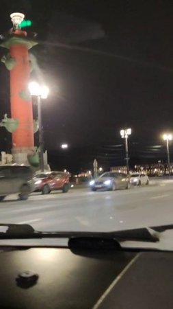 Ростральные колонны ночью